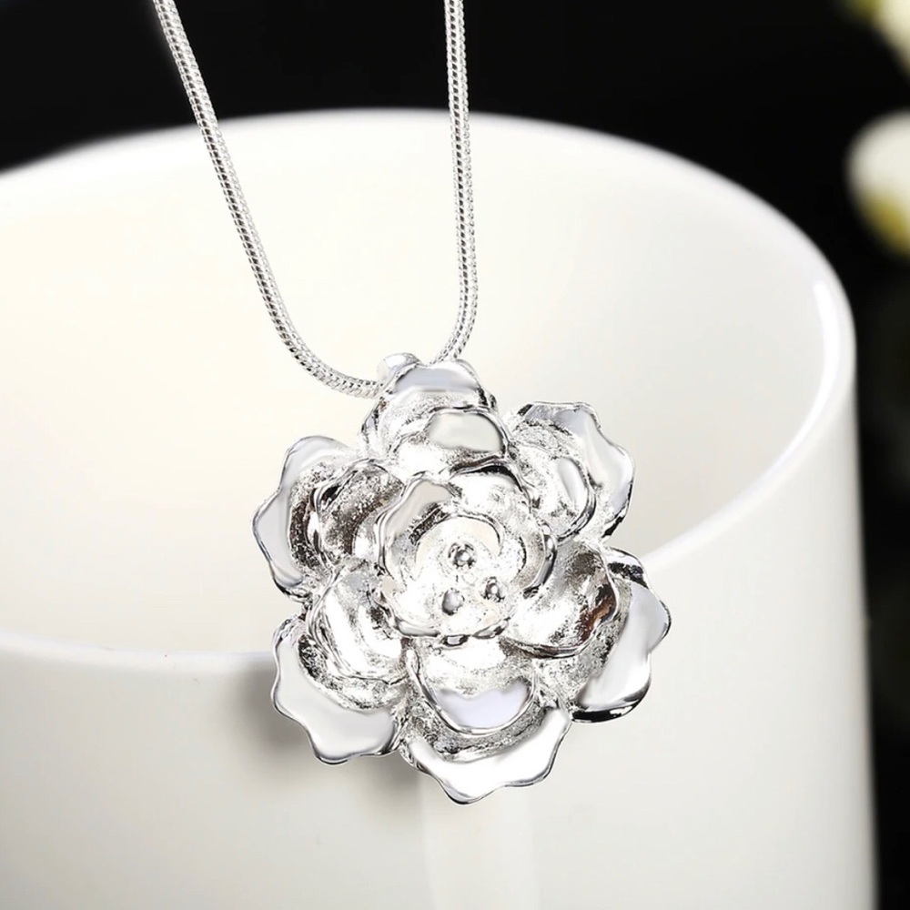 925 Stamped Sterling Silver‎ Dainty Feminine Romantic Rose Pendant Neckla…